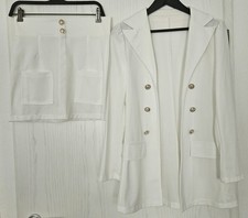 weißes Kostüm - mit kurzem