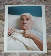 Leslie Nielsen, orginal signiert, Top Großfoto