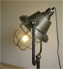 Markante Stehleuchte FACTORY im Industrie Design Leuchte Stativ Metall NEU