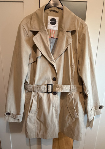 Trenchcoat street one - street,
