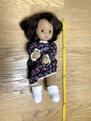 Süße puppe mit langen haaren - mit,