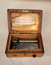 Antike Walzenspieluhr wohl Schweiz Biedermeierzeit 2 Melodien + Schlüssel