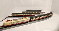 Spur N Elektrolokomotive Baureihe 103 DB mit Wagen Set Arnold
