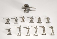 Zinn-oder Bleifiguren, Soldaten, Kanone, Militär, Konvolut -  13 Teile, 270 g