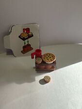 Lego ® Pizza auf Tisch mit Roter Tasse aus 76293 Mini Set