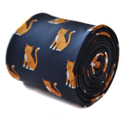 Blau krawatte mit - mit, besticktem