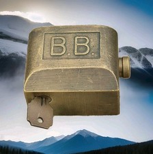 Antikes Messing-Schloss B.B