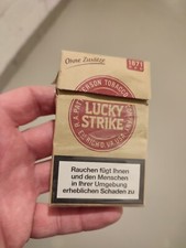 leere Zigarettenschachtel Lucky Strike 