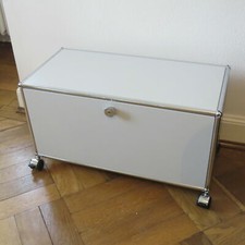 * Orig. USM Haller TV Kommode * Mattsilber * 75x35x35 cm, mit Klappe * Rollen * 