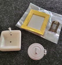 Konvolut Puppenstube Zubehör Spiegel Mülltonne Bilderrahmen Waschbecken