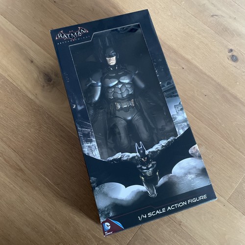 Neca batman 1 4 scale - batman,