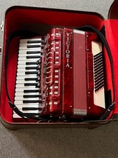 Victoria Akkordeon. mit Koffer. Top zustand