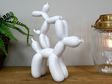 Weißer Luftballon Hund