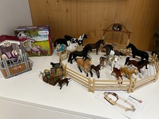 Schleich Horse Club 42368 Lusitano Pferd mit Pferdebox, 42434 Pferdestall und…