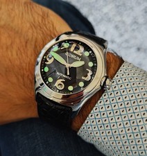 Corum Bubble 82.150.20 Automatik, schwarz. Automatic, black Full Set, top.