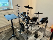 Alesis Command Mesh Kit, 8-teiliges Mesh-E-Drum-Set, Über 600 Sounds + Zubehör