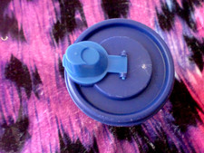 1 Tupperware Trockenbehälter mit Schütte, gebraucht.