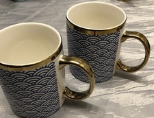 2 schöne Japanische (Seigaiha-Motiv) Kaffee-/Tee-Tassen mit Goldrand und-griff