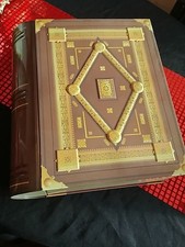 Blechdose mit Deckel, Buch