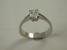 klassischer Diamant Solitär Ring Verlobungsring in feiner Qualität Weißgold