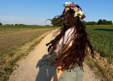 echthaarzopf schnitthaar einer jungen deutschen Frau