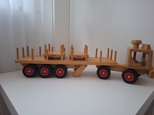 Holz-Spielzeug: Führerhaus / Anhänger  mit viel  Zubehör, Höhe  45 - Länge 60 cm