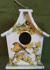 großes Vogelhaus aus Holz