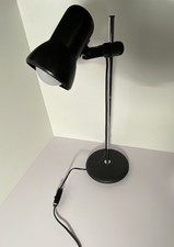 Schwarze Schreibtischlampe aus
