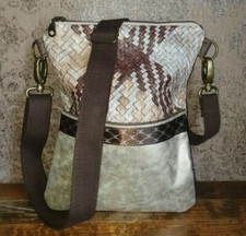 Schöne umhängtasche in Flechtoptik