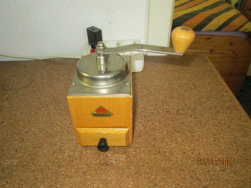 Alte kaffeemühle von - kaffeemühle, dienes