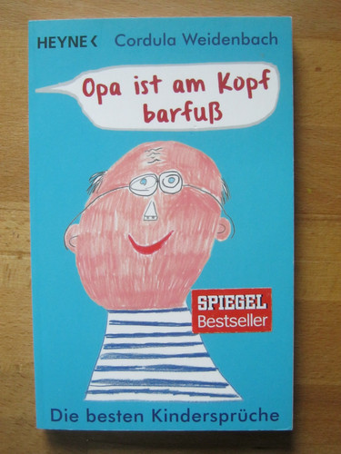 Opa ist kopf - am, barfuß