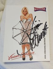 handsignierte Autogrammkarte von Vivian Schmitt im Format 10x15cm