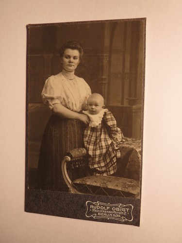 Junge frau mit baby - mit,