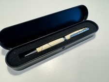 Kugelschreiber der Stoßzahn