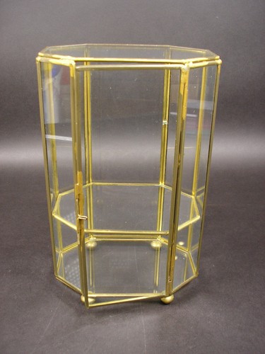 Glas messing vitrine auf 4 - /,