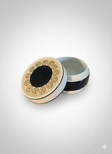 Pillendose aus weißem