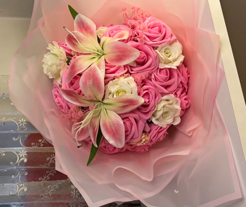 Künstlicher blumenstrauß als - künstlicher,