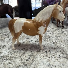 Breyer horse glossy palomino - horse,