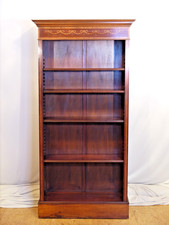 Elegantes Bücher-Regal