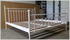 Altmodisches doppel Metallbett