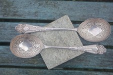 2 große antike Servierlöffel