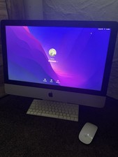 Apple iMac mit Tastatur und Maus