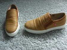 Nobrand Sneaker, Slip-On