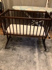 Kinderwiege Stubenwagen auf Rollen mit neuer Matratze