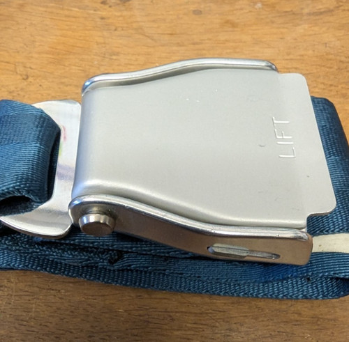 Blauer sicherheitsgurt - blauer,