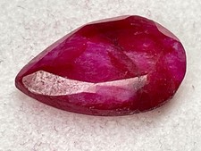 Edelstein Rubin rot Roh  / CN