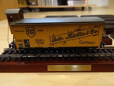Märklin HO Museumswagen 1985 - 2025 - 41 Stück - 0VP- Präsentationssockel- TOP