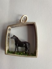 Filigraner Pferdeanhänger