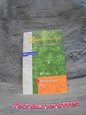 Wunderdroge Tee Quarks Script
