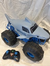 Monster Jam Megalodon Ferngesteuerter Truck, Hai-Design